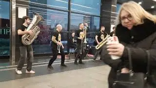 Brevis brass band отжигал мощно 3 февраля 2024г. в переходе метро Мичуринский проспект