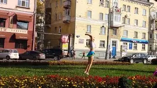 ДЕВУШКА С 