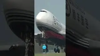 HEAVY BOEING 747 DEPARTURE