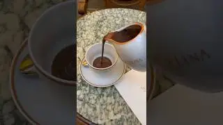 Пробую лучший горячий шоколад в Париже 😍☕️