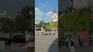 У Красной Пресни поют