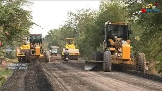 Road Construction Projects That Best Teams Motor Grader Pushing Gravel | Pushing Gravel In New Road