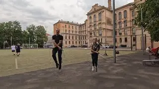 Папа и дочка показывают трюки со скакалками. Какая музыка подойдёт для такого выступления?