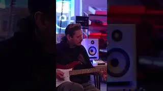 Hologram Chroma Console и гитара 
