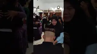 Calon Warga PSHT Sungkeman pada Orang Tua