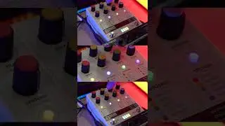 Hologram Chroma Console + Roland TR-6s. Glitch/ревер эффект 