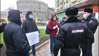 Менты задерживают за одиночный пикет в Воронеже. Россия против Путина