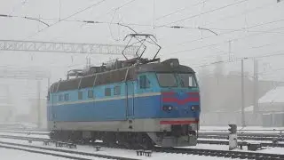 Электровоз ЧС4-169 выезд с депо. Electric CHS4-169 departure from depot