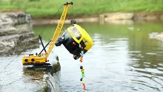 Auto Rickshaw And Heavy Loaded Truck Accident River Pulling Out Crane | Help By Ambulance | CS Toy