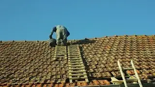 No-cost Ladder Stand-off for Roof Repairs. Soporte de pared para escalera