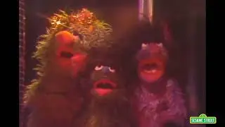 Sesame Street- Grover’s ABC’s Disco (with sesamstraße version music)