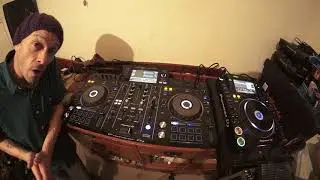 PIONEER XDJ-RX2 IS NOT VERY GOOD DJ