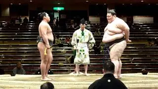 Okoryu (3-2) - Orora (2-3) , Sumo : Hatsubasho '14