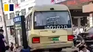 Bus kills children and parents in China