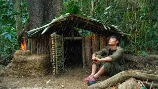 Building Survival Shelter Under a Tree with Fireplace, Foraging Wild Food. Bushcraft Camping in Rain