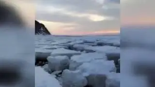 В магаданской бухте Гертнера разломало лед.