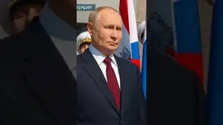 Путин и Белоусов принимают Главный парад ВМФ в Петербурге.