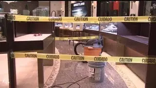 Masked thieves armed with hammers target high-end jewelry store