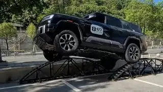 BYD FangChengBao Leopard 8 Off-Road Capability Demonstration