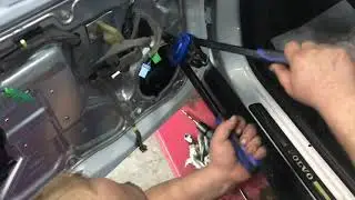 Установка новых динамиков Hertz на Вольво Хс70.