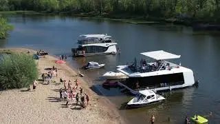 Dancing boat house