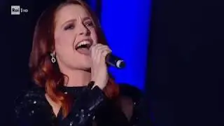 Noemi canta 