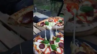 Pizza mit Sucuk & Kashkaval | Pizza with Sucuk & Mozzarella | Sucuklu Kaşarlı Pizza - #Shorts