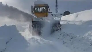 Верхний Ларс, 27.12.2023, Военно-Грузинская дорога. Проезд закрыт, чистят от снега