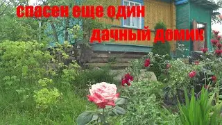 Подъем дачного дома на шпалы.