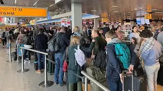 Updated: Schiphol airport in for hellish weekend with more queues and cancellations