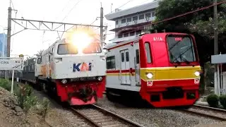 Kumpulan Kereta Api KRL Commuter Line TERBARU di Perlintasan Kereta Api Pondok Cina DEPOK