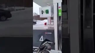 обманывают на заправке Лукойл (Видео 2)