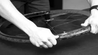 Lightweight Workshop - Fitting clincher tyres / Reifenmontage bei Drahtreifen