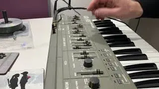 Roland SH-101 SH101 Analog Synthesizer (1983) sound demo  | Synth HQ DEMO & TUTORIAL