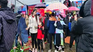 First time: Single mother and her son participated in the traditional Tet folk festival in Vietnam.