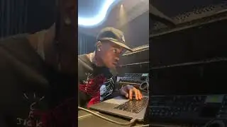 TRAVIS SCOTT COOKS UP A CRAZY BEAT IN HIS HOME STUDIO! 🤯🔥 #travisscott #producer