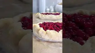 Ароматные лодочки с брусникой.