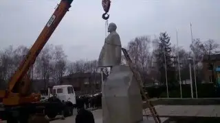 Lenin statue fail