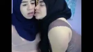 Lesbian Muslim Girls Kissing on Webcam