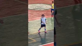 NINGUÉM TOCA A BOLA PRO MEU IRMÃOZINHO NO FUTEBOL! 😢