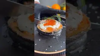 СТЕЙК ИЗ ЛОСОСЯ СО СЛИВОЧНЫМ СОУСОМ И КРАСНОЙ ИКРОЙ 🤤🎄 (описание в комментариях)