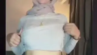 Awek Tudung BigoLive Tunjuk Anu nya , Lihat di akhir video🤤