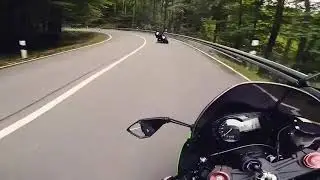 YAMAHA R6 CORNERING