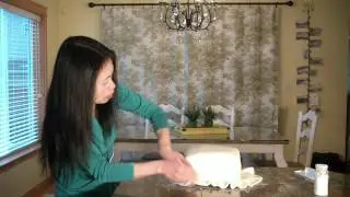 Baking With Carmen - Project 7b: Covering A Cake With Fondant