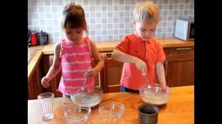 CHEBURASHKI.  Александр и София готовят омлет/Alexandr and Sofia on making the omelet