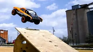 Urban Action | @Traxxas Slash 4X4 VXL