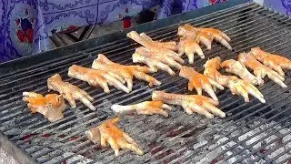 Утиные лапки на гриле. Уличная еда. Пномпень. Камбоджа.