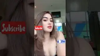 Pamer Belahan Susu Mulus