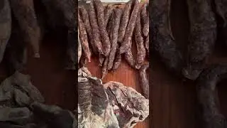 Запасы горца на зиму: сушеное мясо и колбаса. Для заказа WhatsApp 89640055142.