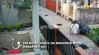 Emak-emak Tabrak Motor Di Gang Sempit